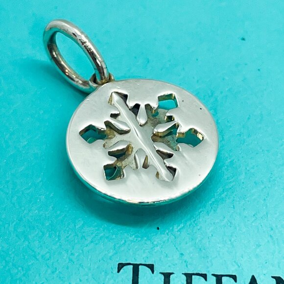 Tiffany & Co. Snowflake Charm Pendant Sterling Silver (Hallmark Missing) - Picture 5 of 9